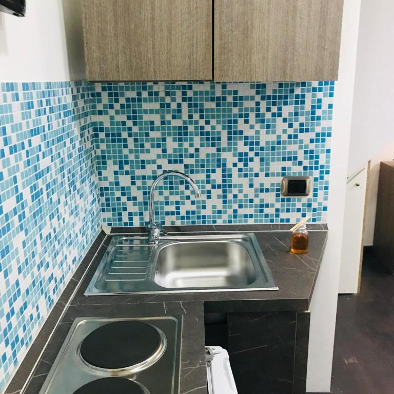 Vacanze Partenopee - Double Room with Private Bathroom - 2