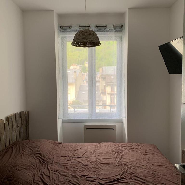 Appartement rénové & calme - Centre-ville 4 à 6 Pers - 2eme Étage Cuisine Équipée- Linge et Ménage en option - Appartement 2 Chambres - 13