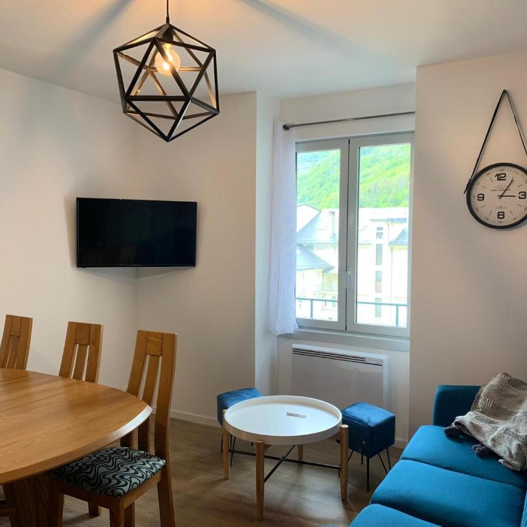 Appartement rénové & calme - Centre-ville 4 à 6 Pers - 2eme Étage Cuisine Équipée- Linge et Ménage en option - Appartement 2 Chambres - 17