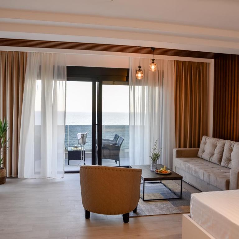 Pino Boutique Hotel - Deluks Dvokrevetna soba sa Bračnim Krevetom, Balkonom i Pogledom na More - 4