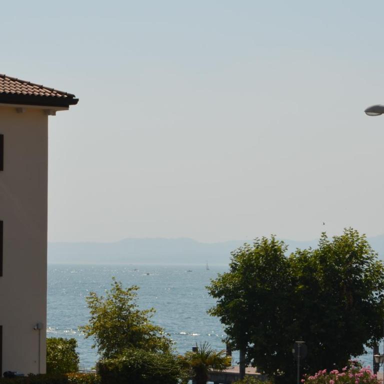 Trilocale Palazzo Garda - Appartamento con Vista Lago - 2