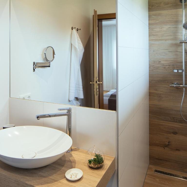 Pension Auszeit Velden - Deluxe Doppelzimmer mit Balkon - 15
