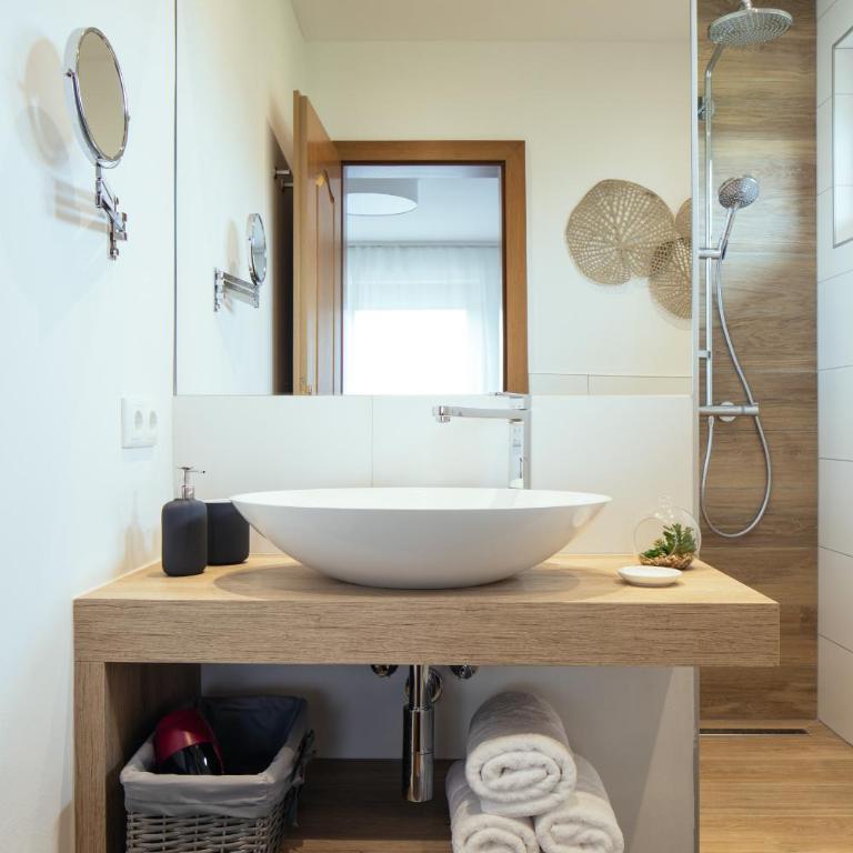 Pension Auszeit Velden - Deluxe Doppelzimmer mit Balkon - 10