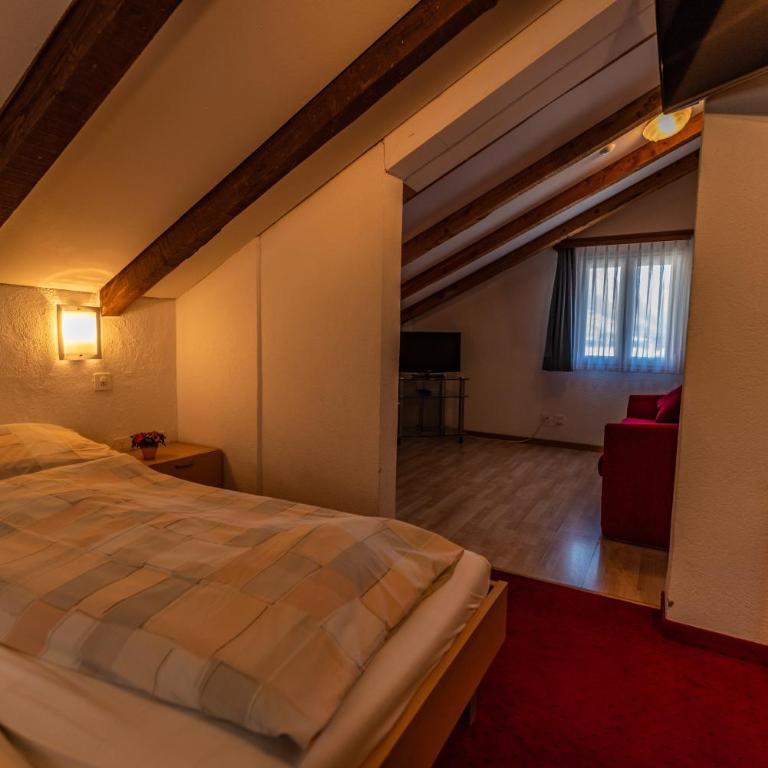Hotel Weisshorn - Familienzimmer mit Dusche - 4