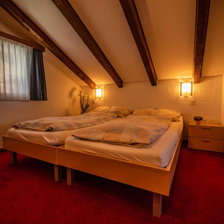 Hotel Weisshorn - Familienzimmer mit Dusche - 1