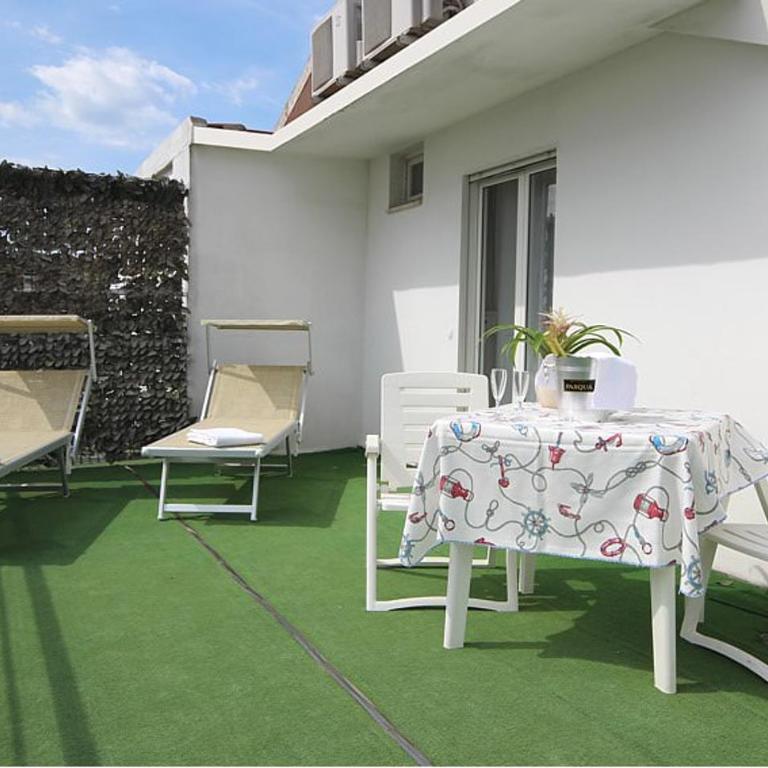 Hotel 4 Stagioni - Deluxe Double Room with Balcony - 5