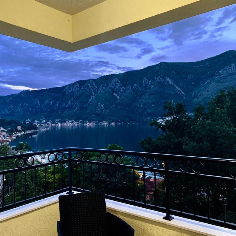 Absolute Apartman - Two-Bedroom Apartment - 33