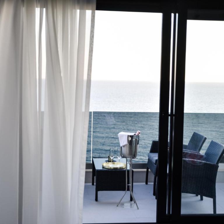Pino Boutique Hotel - Deluks Dvokrevetna soba sa Bračnim Krevetom, Balkonom i Pogledom na More - 3
