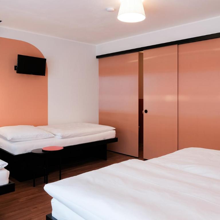 The Dot | 24/7 Checkin - Quadruple Room with Private Bathroom - 1