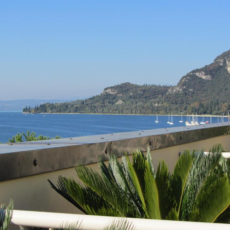 Hotel Roma - Camera Matrimoniale/Doppia con Letti Singoli con Vista Lago. - 1