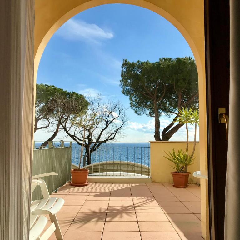 Hotel Roma - Camera Matrimoniale/Doppia con Letti Singoli con Vista Lago. - 1