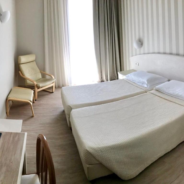 Hotel Roma - Camera Matrimoniale/Doppia con Letti Singoli con Vista Lago. - 4