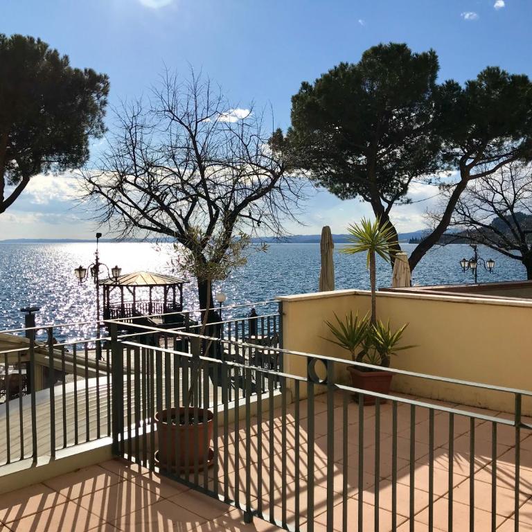 Hotel Roma - Camera Matrimoniale/Doppia con Letti Singoli con Vista Lago. - 2