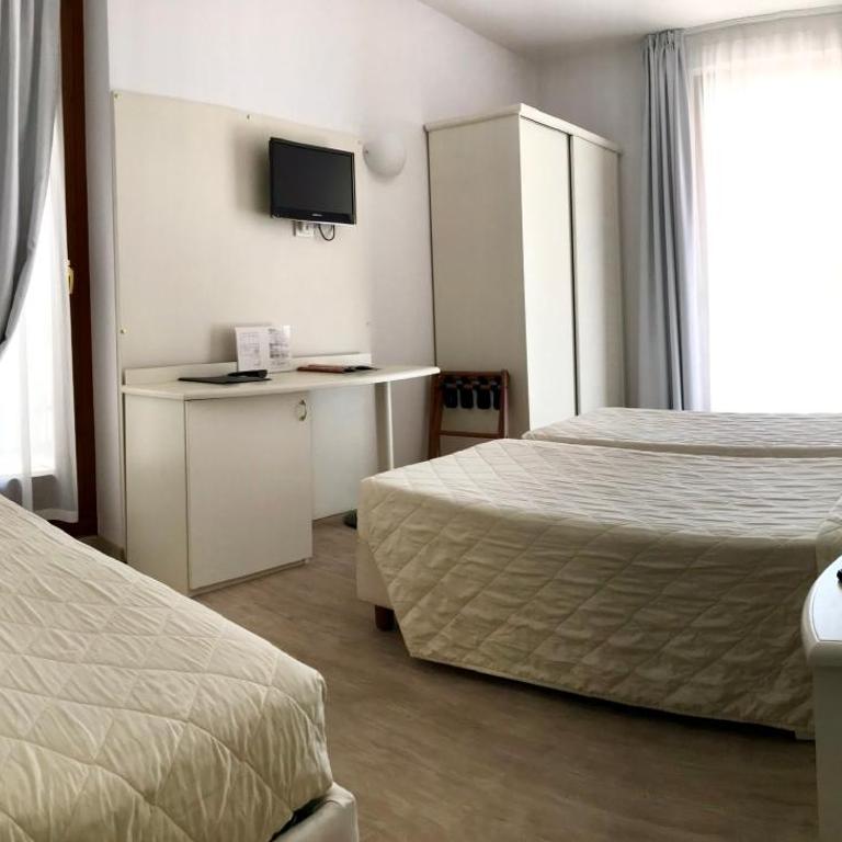 Hotel Roma - Camera Matrimoniale/Doppia con Letti Singoli con Vista Lago. - 3