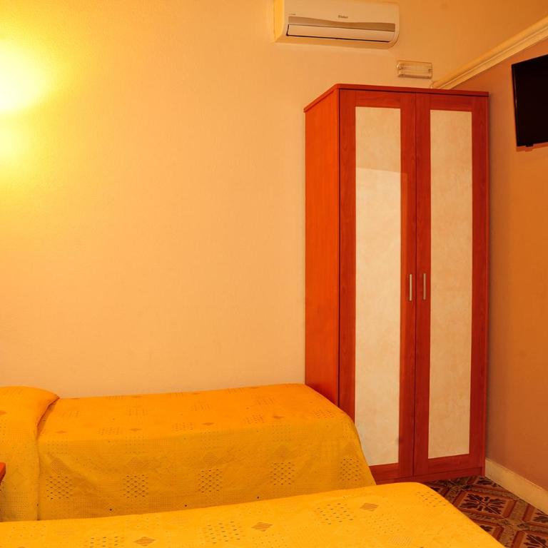 B&B Viaprimaldo Camere - Camera Matrimoniale/Doppia con Letti Singoli con Bagno Privato - 2