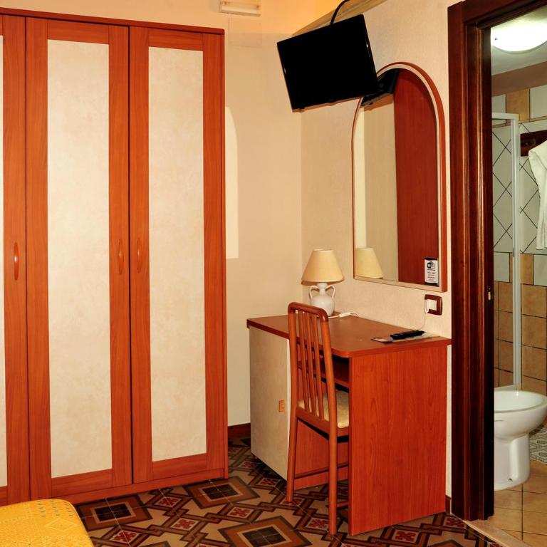 B&B Viaprimaldo Camere - Camera Matrimoniale/Doppia con Letti Singoli con Bagno Privato - 3
