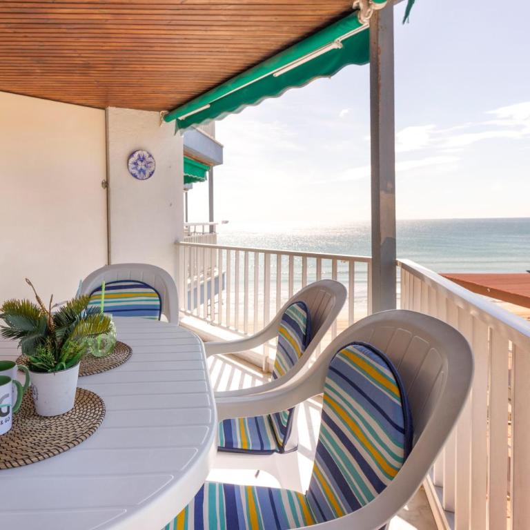 Homes&Go Bell Racó Confort III - Three-Bedroom Apartment - 3