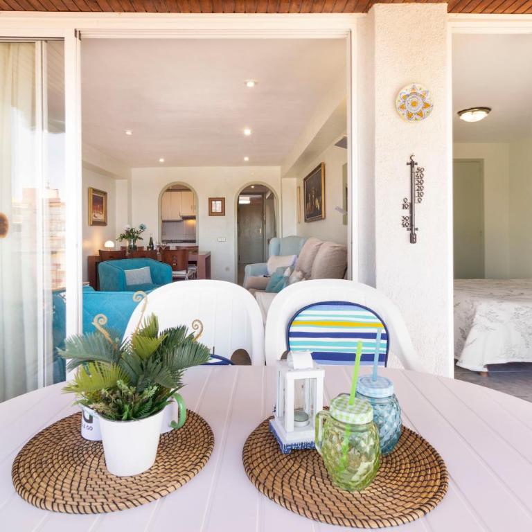 Homes&Go Bell Racó Confort III - Three-Bedroom Apartment - 2