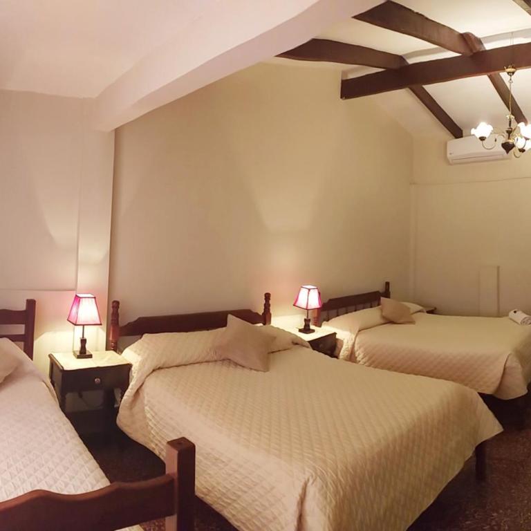 Hotel Carmen - Habitación Familiar con baño privado - 3