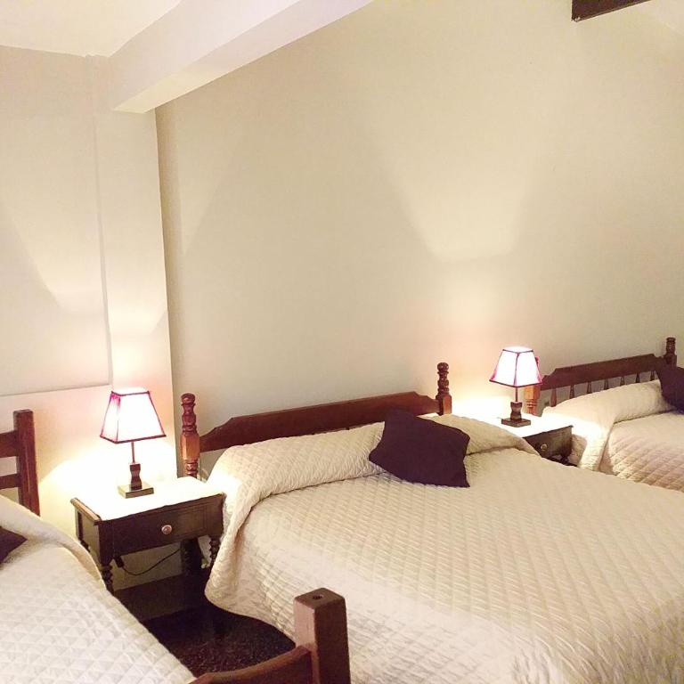 Hotel Carmen - Habitación Familiar con baño privado - 1