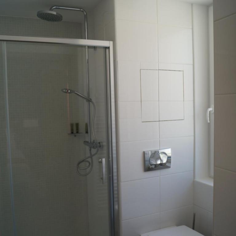 Logis hotel du Rhône - Chambre Lit King-Size Standard - 5