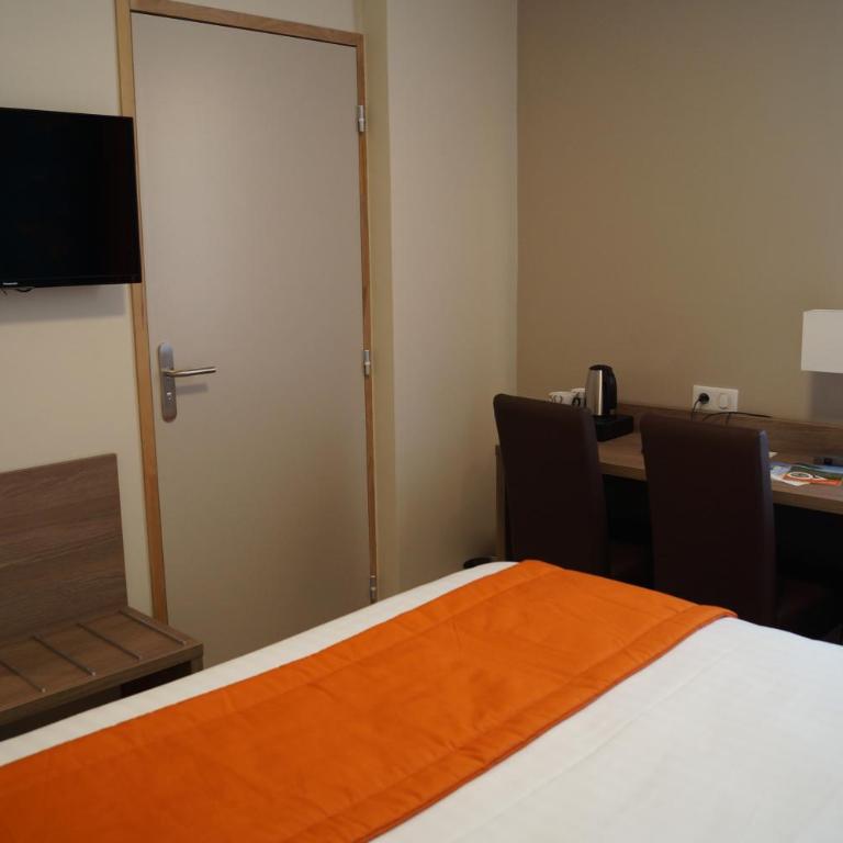 Logis hotel du Rhône - Chambre Lit King-Size Standard - 3