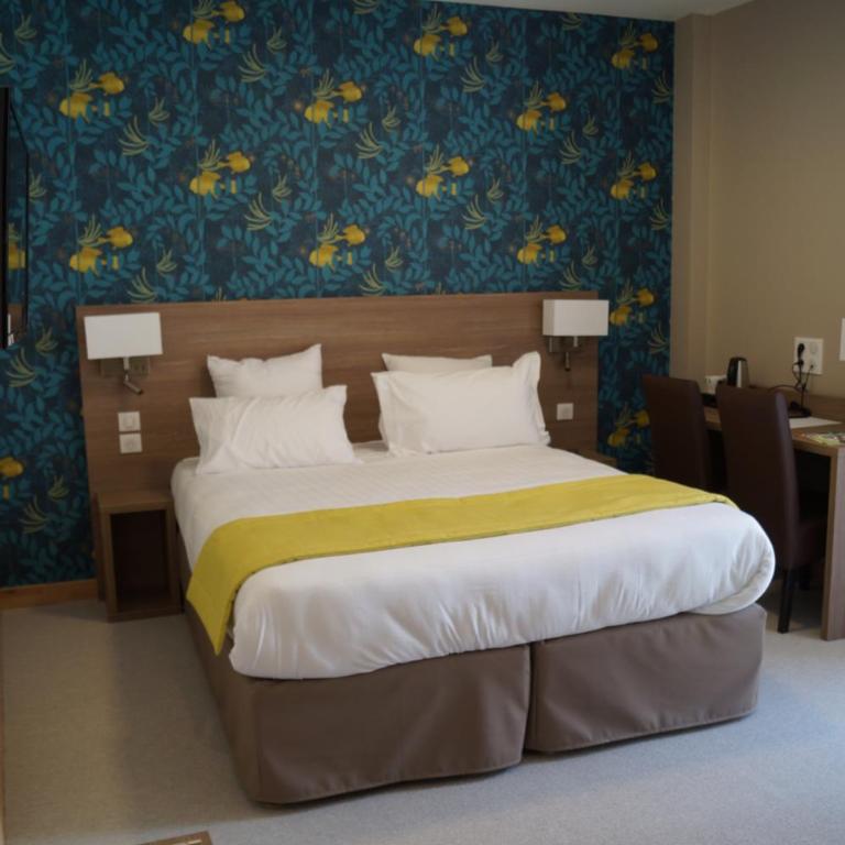 Logis hotel du Rhône - Chambre Lit King-Size avec Douche Accessible en Fauteuil Roulant - Adaptée aux Personnes à Mobilité Réduite - 4