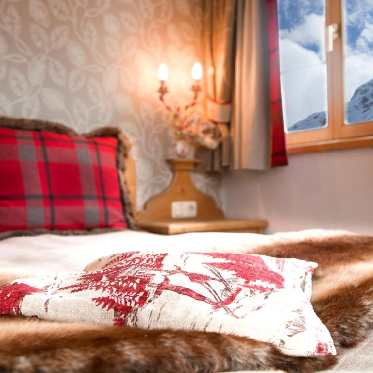 die Krone von Lech - Romantikhotel - Luxushotel in bester Lage - Doppelzimmer mit Bergblick - 2