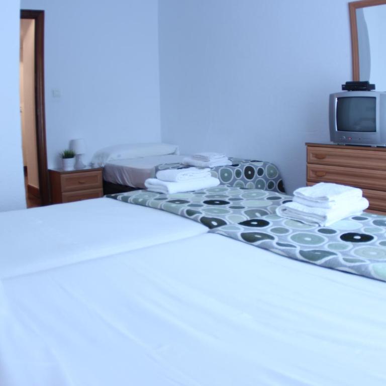 Zubia Urban Rooms - Habitación Triple con baño compartido - 7