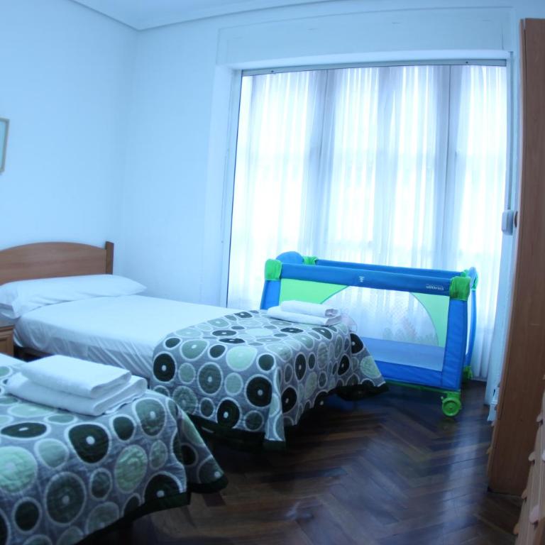 Zubia Urban Rooms - Habitación Triple con baño compartido - 1