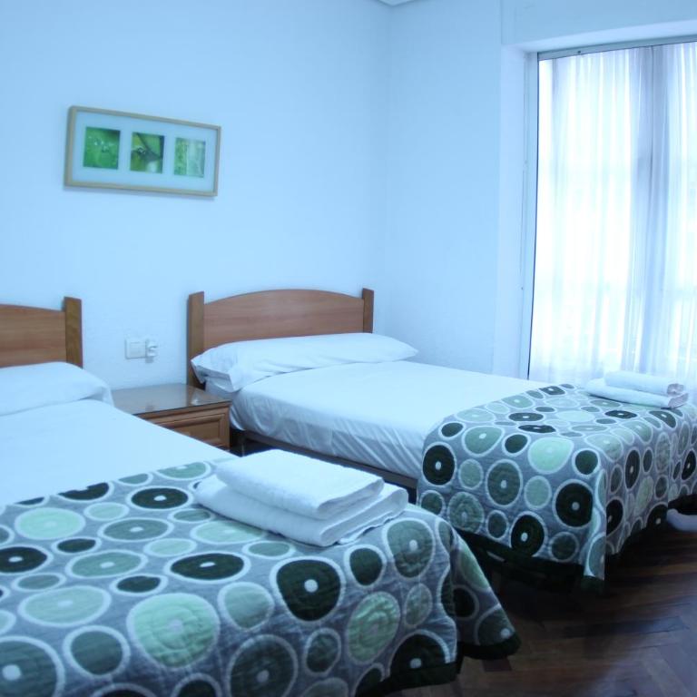 Zubia Urban Rooms - Habitación Triple con baño compartido - 2
