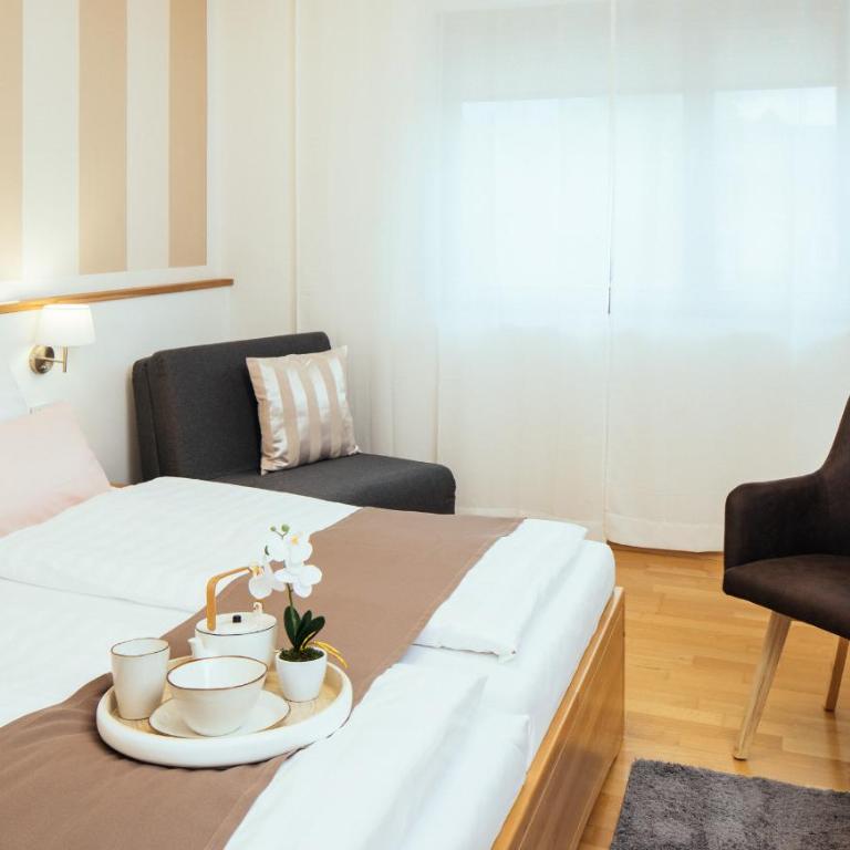 Pension Auszeit Velden - Deluxe Doppelzimmer mit Balkon - 8