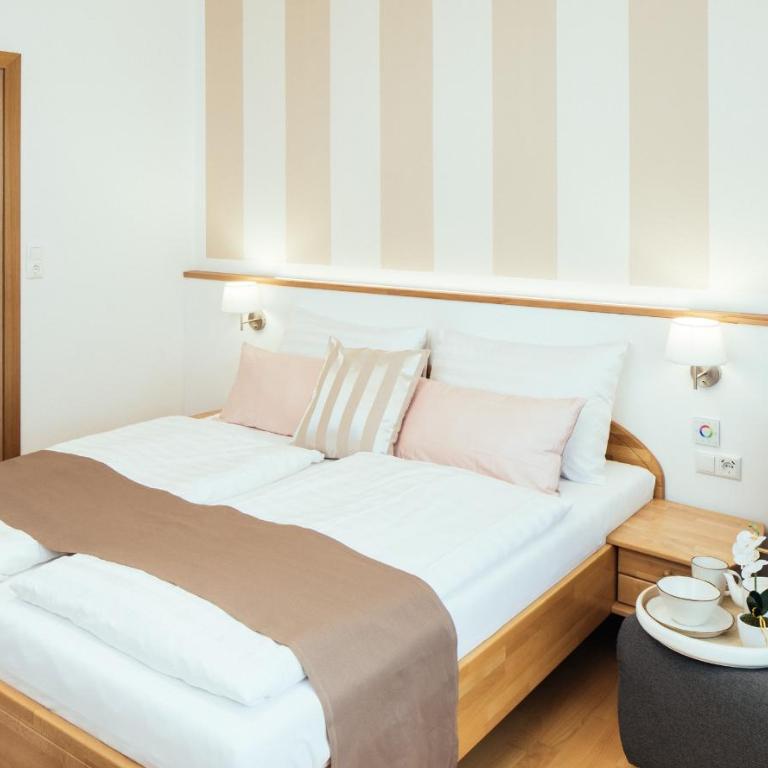 Pension Auszeit Velden - Deluxe Doppelzimmer mit Balkon - 2