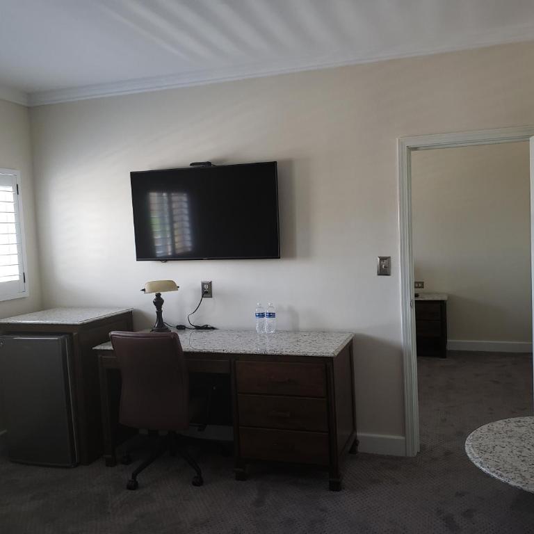 Hotel Caesars - King Room with Two King Beds - 1