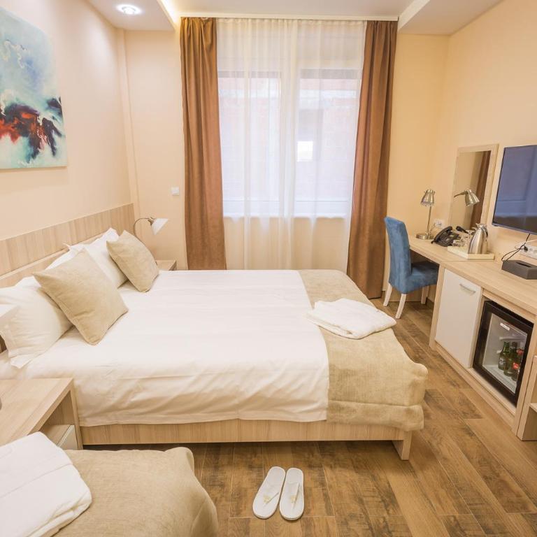 Hotel Mar Garni - Luksuzna Trokrevetna Soba - 1