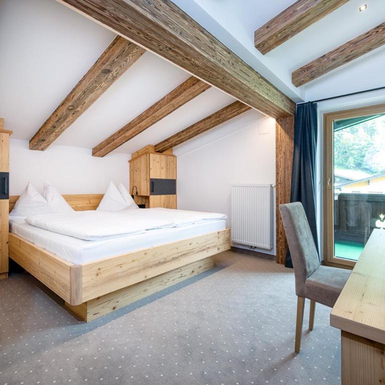Pension Restaurant Dorfalm - Doppelzimmer mit Balkon - 2