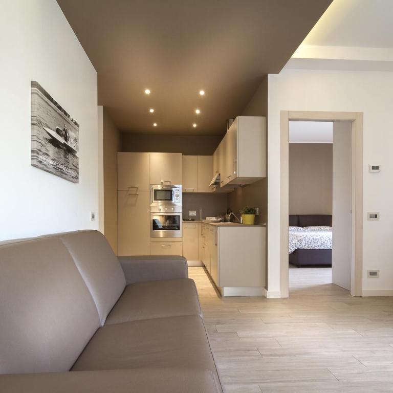 Lake Home Holiday - Apartment with Balcony - 7