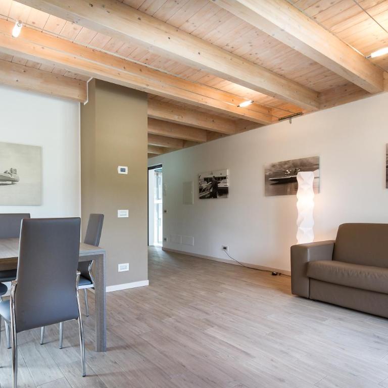 Lake Home Holiday - Penthouse Apartment - 9