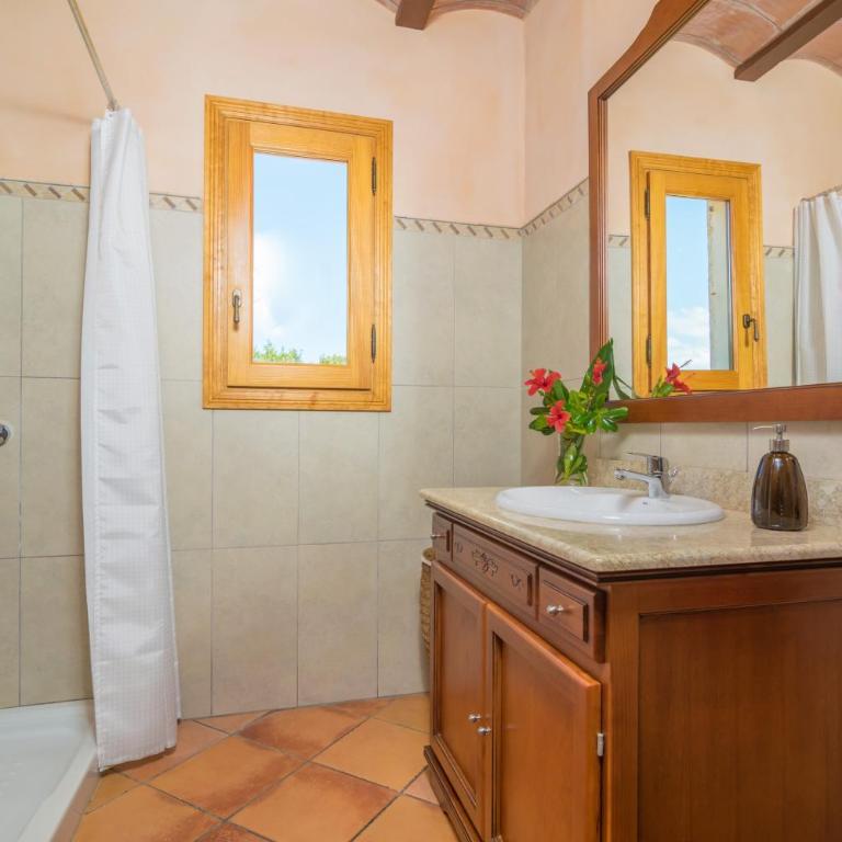 Can Mostatxet - Three-Bedroom Villa - 32