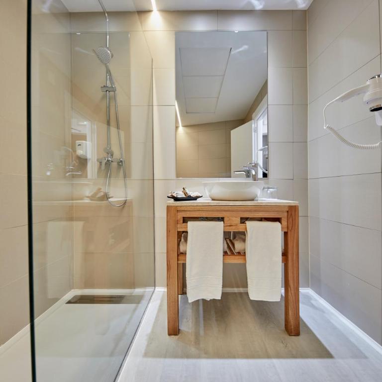 Ibersol Torremolinos Beach - Habitación Doble con vista parcial al mar - 1 o 2 camas - 2