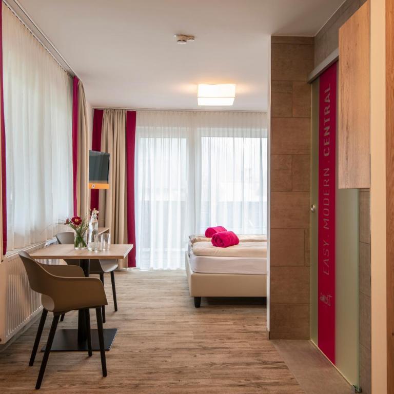 smartHOTEL - Deluxe Doppelzimmer mit Balkon - 3