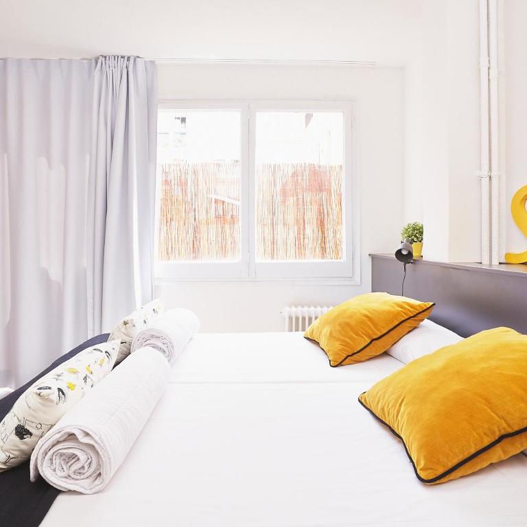 Free Hostels Barcelona - Double Room with Balcony - 6