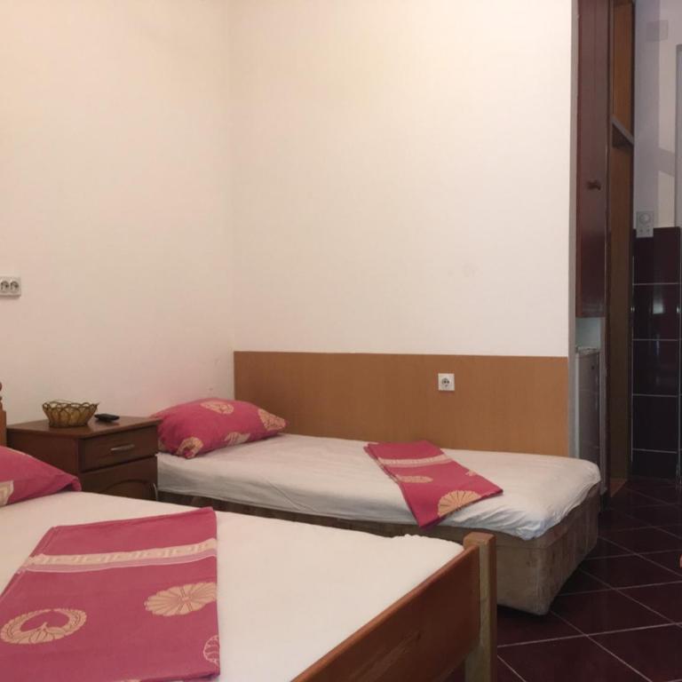 Apartmani Vuković - Trokrevetna Soba sa Terasom - 4