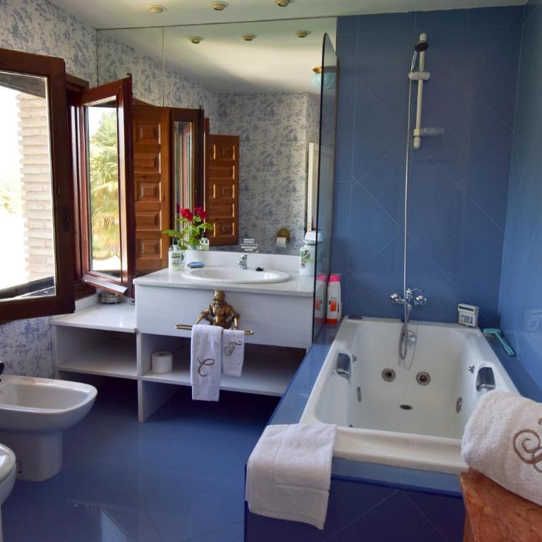 Finca el Consul - Five-Bedroom House - 27