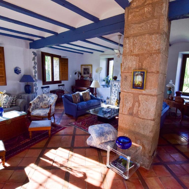 Finca el Consul - Five-Bedroom House - 14