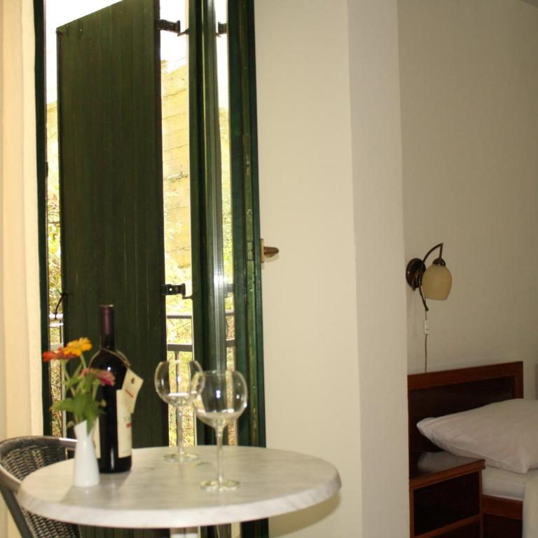 Hotel Danica - Dvokrevetna Soba sa Bračnim Krevetom i Balkonom (2 Odrasle Osobe + 1 Dete) - 12