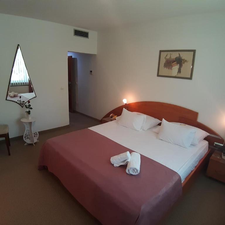 Park Hotel - Standard Double or Twin Room with Garden View - 4
