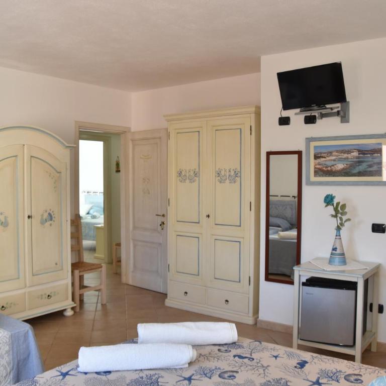 Bed & Breakfast Mare Isole - Camera Familiare con Bagno Privato - 10
