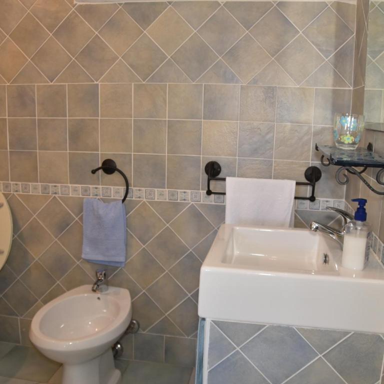 Bed & Breakfast Mare Isole - Camera Familiare con Bagno Privato - 9