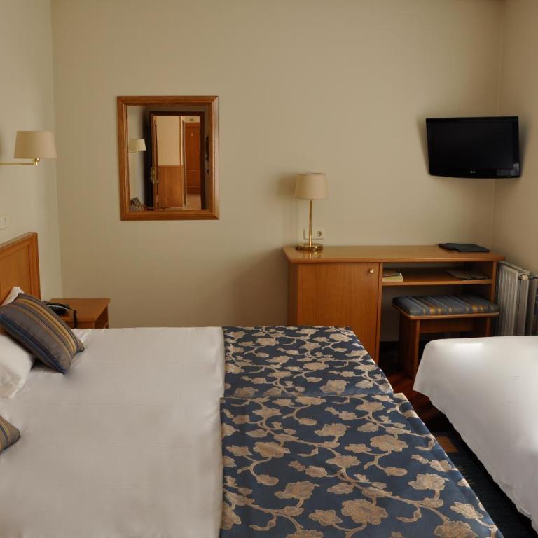 Hotel Crunia I A Coruña - Habitación Doble con cama supletoria (3 adultos) - 4